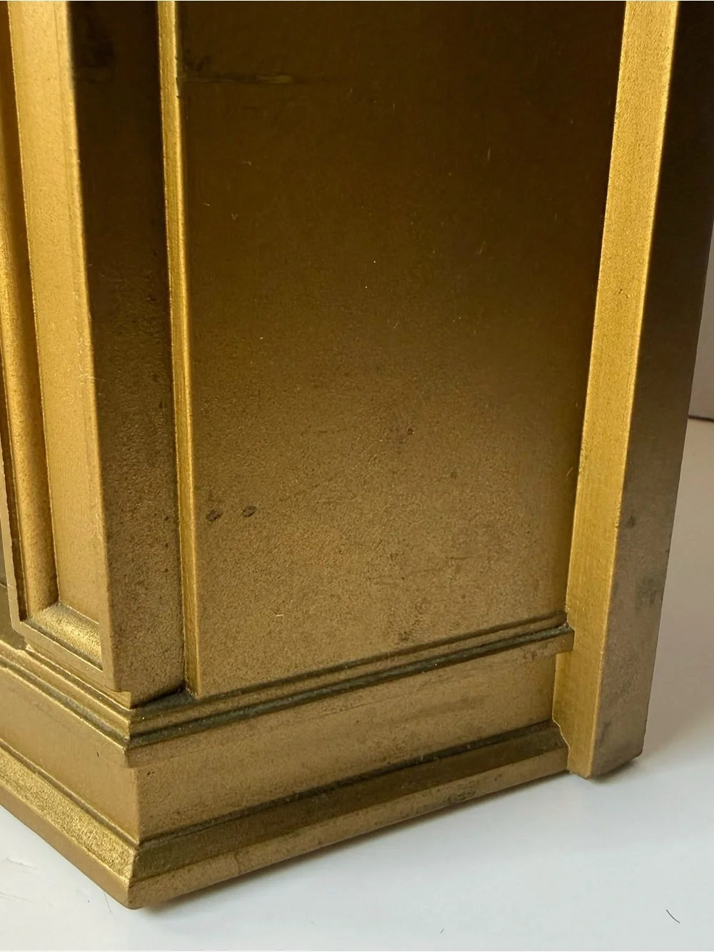 Vintage Syroco Hollywood Regency Ornate Gold Curio Wall Display Shelf